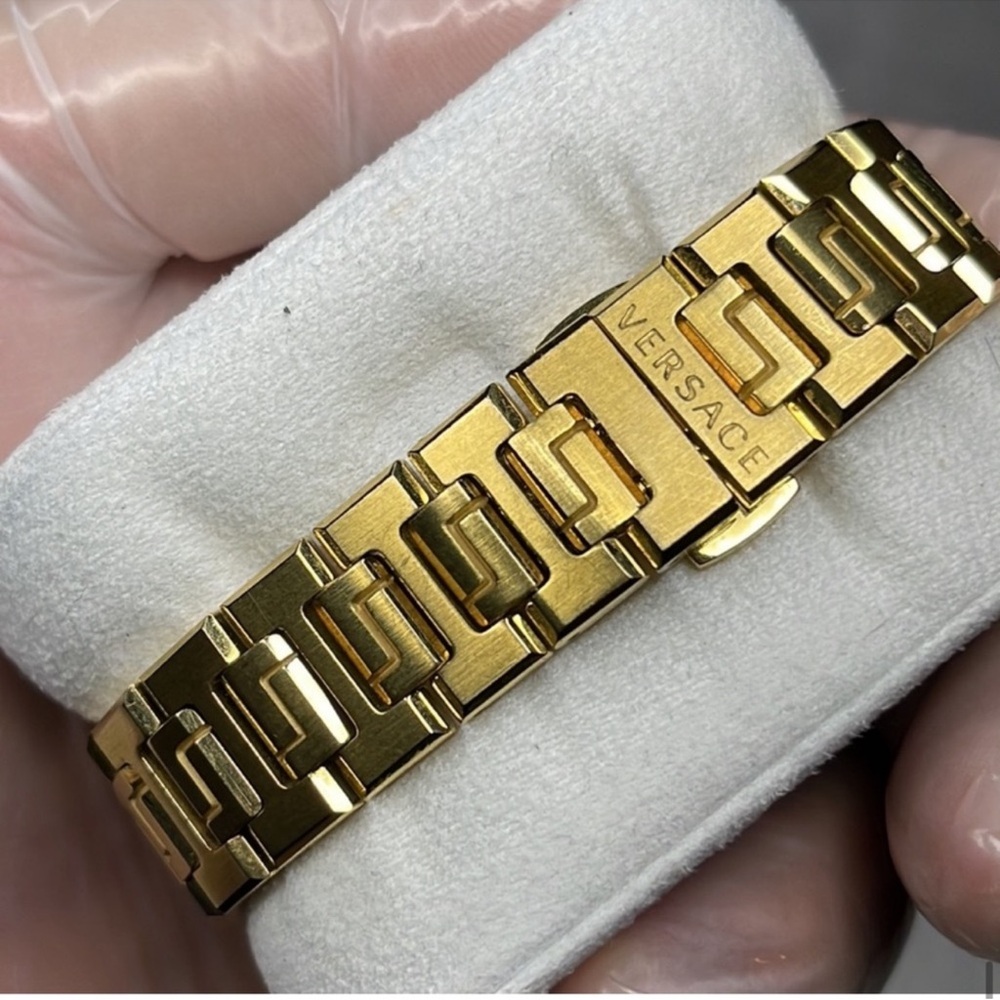 Versace - Picture 10 of 16